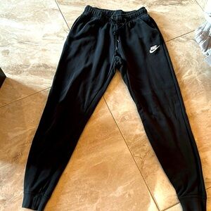 Nike Men’s Joggers relaxed fit